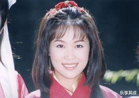梁小冰|祝英台嫁给马文才21年，结婚照美翻了，如今51岁了长成这样