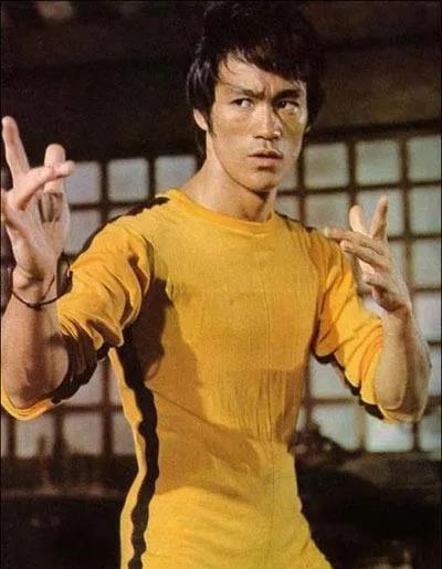 胡海泉|去世后安葬在美国的三位明星，李小龙林正英李咏，有什么原因？