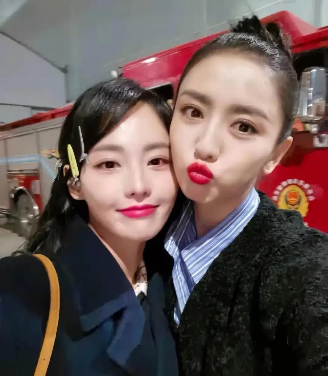 金晨|这些和薇娅合照的人也太尴尬了!