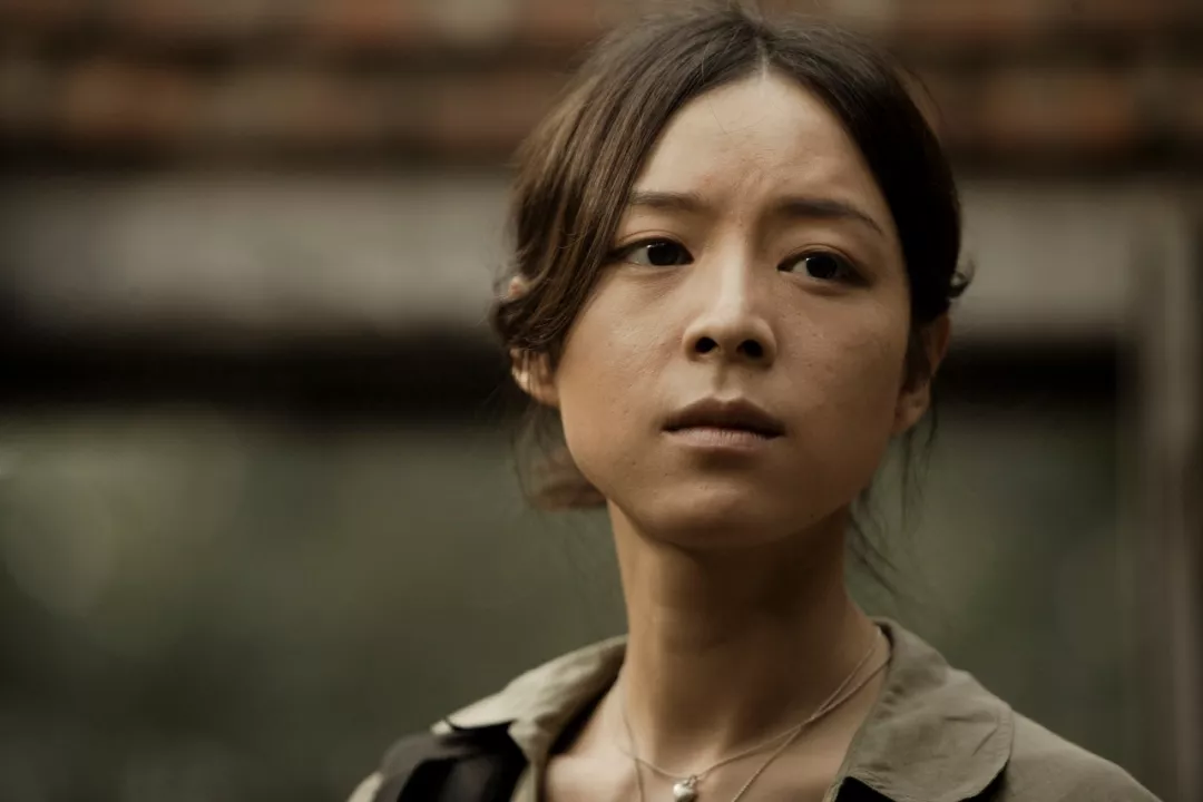 张静初|41岁影后被曝“专睡导演20年”，惨遭封杀后至今未婚，她做错了什么？