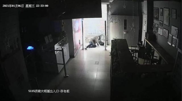 山东商报 化学硕士偷盗多瓶茅台酒，警方公布监控画面