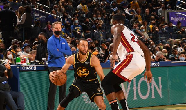 斯蒂芬·庫里|三分10中1賽季最差！庫里17中3屢丟空位球 送10助攻救贖