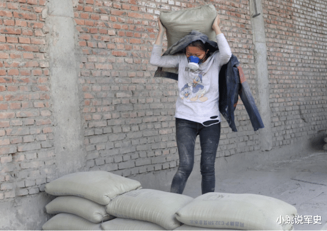 小跳说军史 还记得卖惨走红的“水泥西施”吗？被人揭穿后，后来如何？