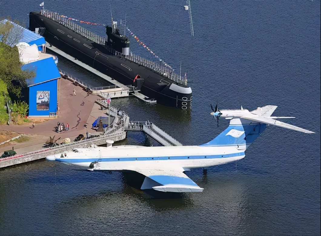 夸父逐星空|里海怪物:身长100米的科幻飞机紧贴海面10米以800公里时速狂奔!