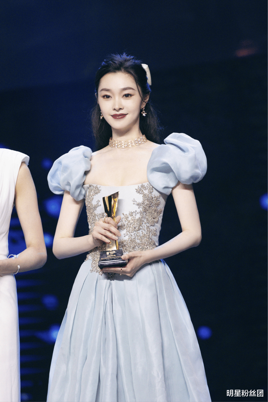 宋轶|从女配角到女主角，她再次凭借颜值圈粉，当红小花榜上有名？