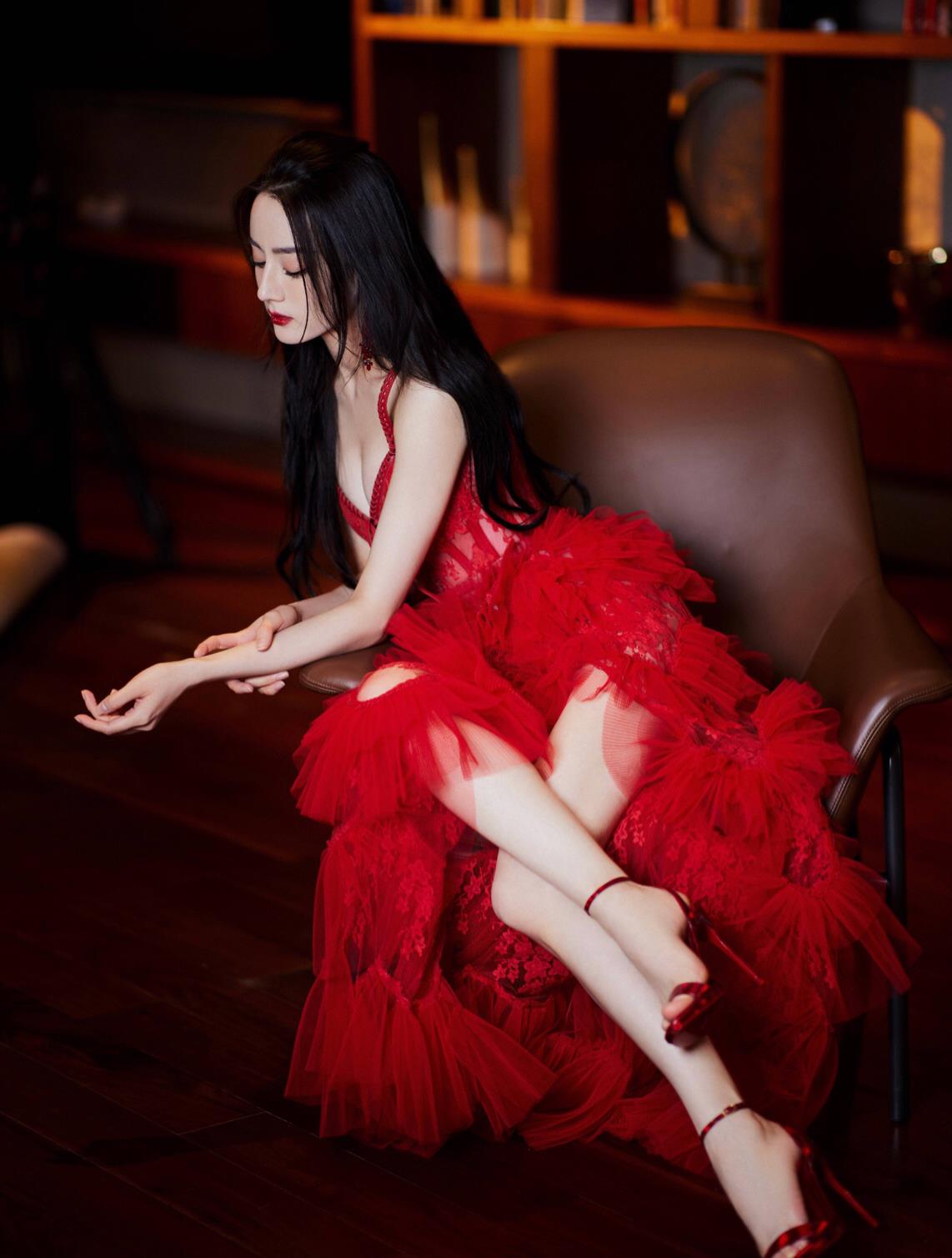 林更新|明星同穿小红裙，热巴艳丽，刘亦菲美成无法忘怀的风景线