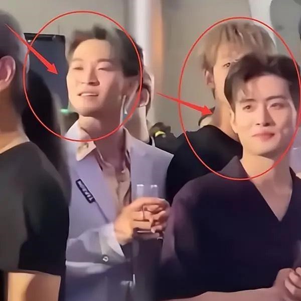 凉白动漫大家族 《创4》学员太爱看热闹！围观黄牛打架后，又有学员逛街看狗打架