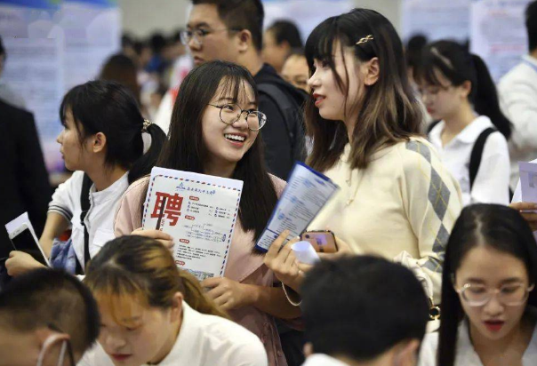 安妈育儿日|985高校博士求职，被11所高校“无情”拒绝，背后原因令人心酸