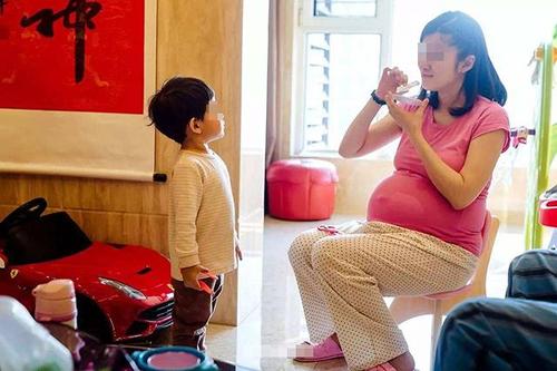 哑铃妈妈|二胎真的能给大宝作伴?年龄差一旦超过这个数,两娃真的很难作伴