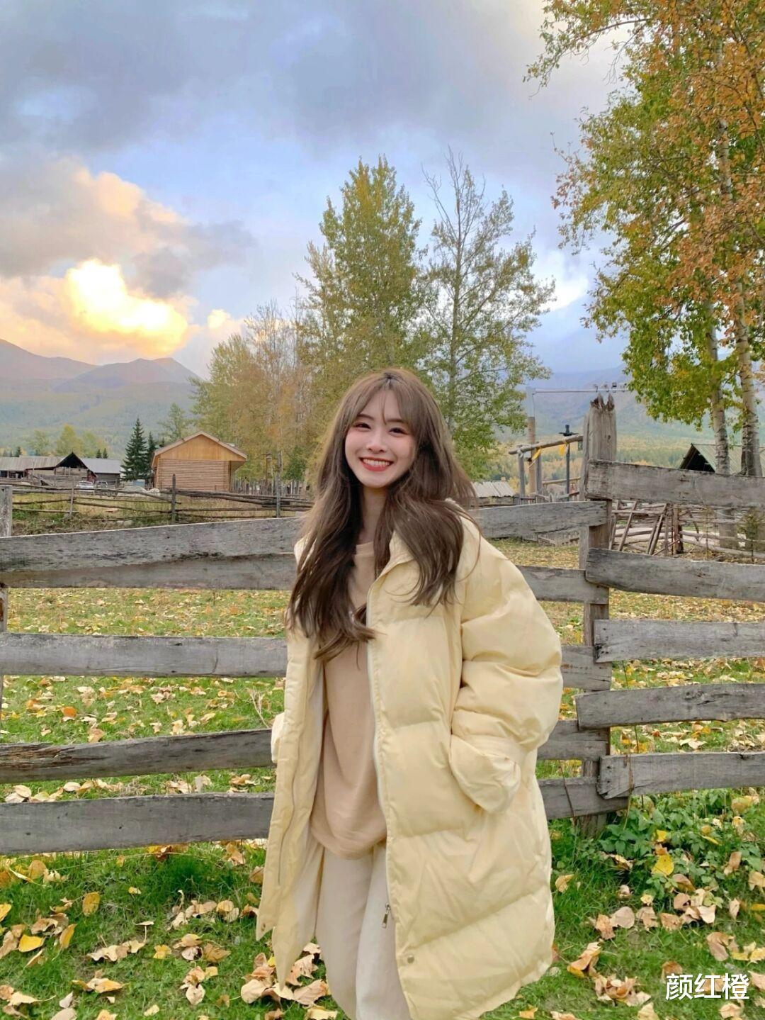 颜红橙 降温后多穿羽绒服和大衣，日常实用又保暖，普通人也能轻松驾驭