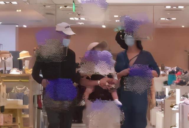 美丽|王石与小30岁妻子罕同框！甜蜜依偎看日落，田朴珺穿露脐装似少女