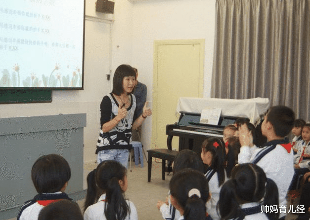 帅妈育儿经|小学生上课传纸条,钢铁直男的聊天方式,让老师看后笑出眼尾纹