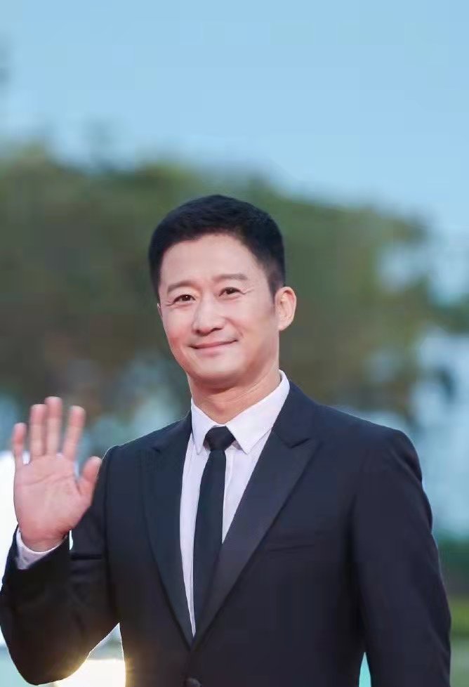 朱亚文|金鸡奖红毯生图来了：邓超黑了，黄晓明瘦了，朱亚文差点认不出