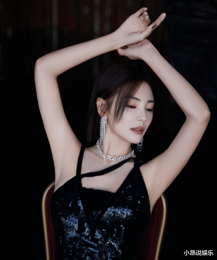 张雨绮|张雨绮已成内娱萧亚轩?刚送前男友进剧组,后脚泡上小十岁小男友