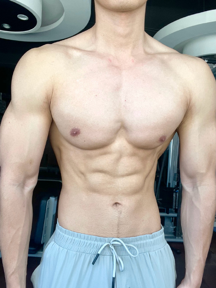 健身圈一哥|190cm西安小哥，喜欢篮球热爱健身，一身腱子肉棒棒哒！