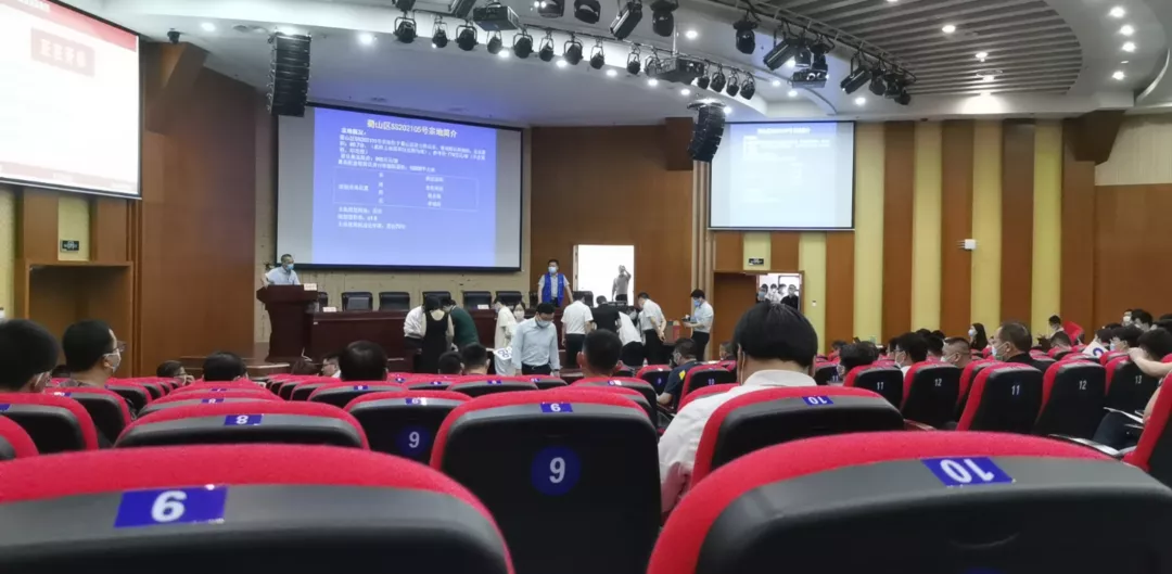 |半年房价涨4000元/㎡的板块，地价却降…