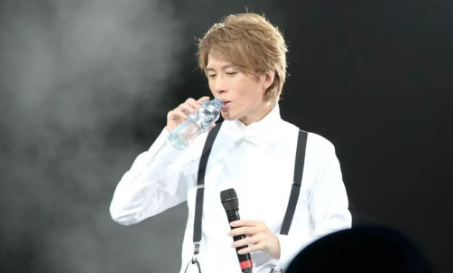 爱国|国家虽在整顿娱乐圈乱象,但这十位爱国明星,却感动所有人