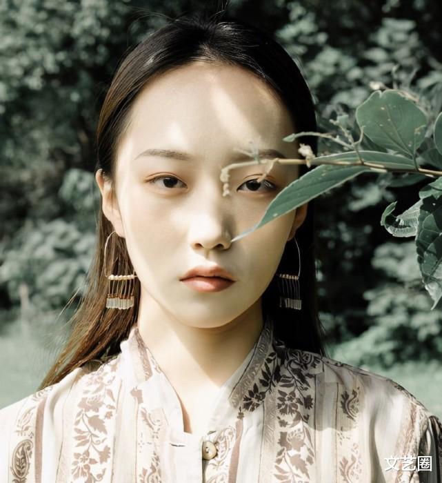 电视剧|女网红“贝勒爷”打工时期照片曝光，站舞台上给新娘提裙子，如今却月入百万