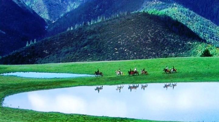 重庆 位于四川的一处避暑胜地,因民歌而得名,风光秀丽引人入胜