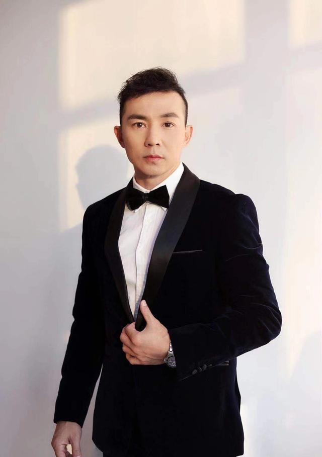 明星|明星刘耕宏俩口子直播卖草莓，被指价格贵，没多少人下单显尴尬