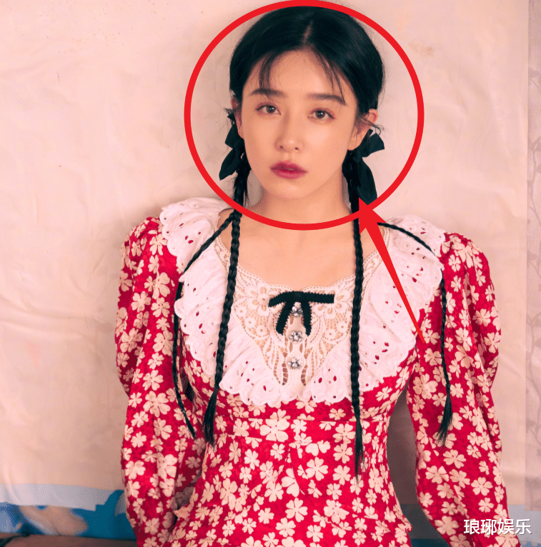 阚清子|又一当红女星恋情曝光，二人当街牵手好甜，女方等前任7年好遗憾