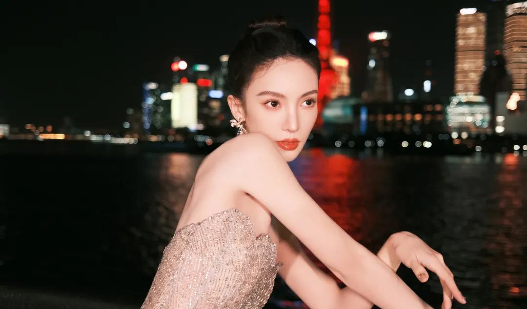 金晨|当红女星“人设翻车”？粉丝：什么女神，都是装的！