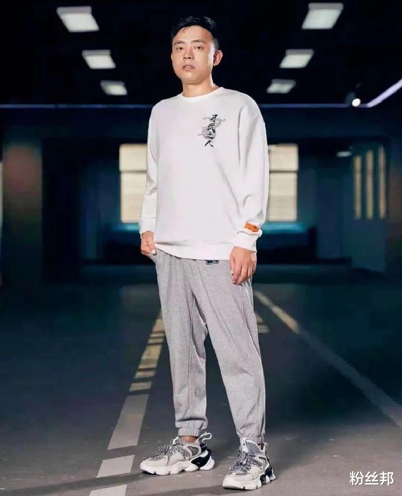 铁山 直播带货卖了4600万后，铁山靠被紧急封禁退网，鞠躬致谢道别粉丝