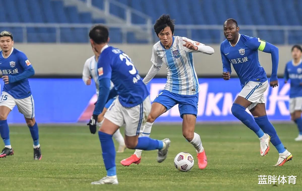 于根偉|于根偉沒(méi)看錯(cuò)人！本輪生死戰(zhàn)重用本土鋒霸，最終打入絕殺成功保級(jí)