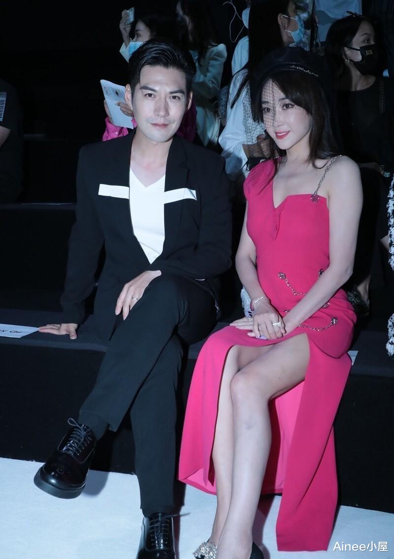 杜若溪|杜若溪和老公自拍好恩爱，穿芭比粉开叉裙，好身材包裹不住