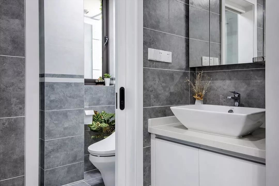 不管有钱没钱，卫生间别装“这3样”！瞧人家这样搞，实用有档次