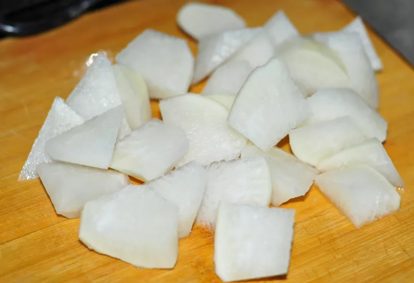 白萝卜|冬吃萝卜夏吃姜?提醒:冬天可常吃白萝卜,但这3类人尽量少吃