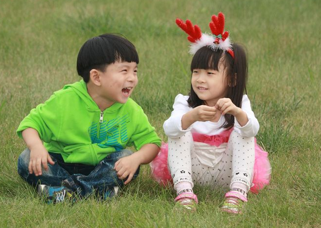 鸿坤风水说生肖|左右逢源,善于交际的八字特征