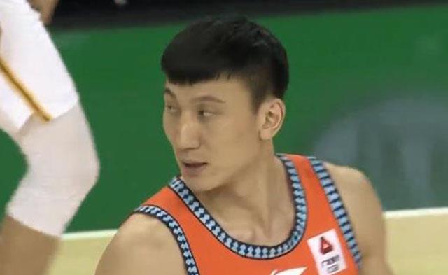 波特|广厦队2节轰60分！三分球17中8，赵岩昊爆发，福建主教练生气了