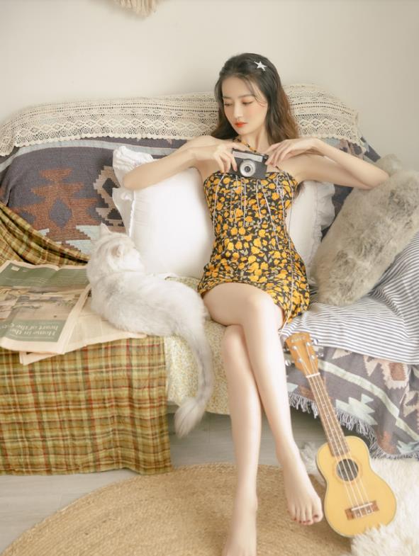 刘亦菲|徐璐这一身真像小姑娘，穿紧身裙秀苗条身材，锁骨太吸人眼球了