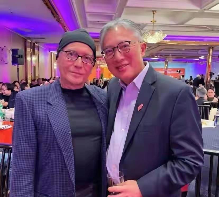 街拍|亚洲十大男神近况，郭富城一家四口甜蜜过节、周润发餐馆独自吃饭