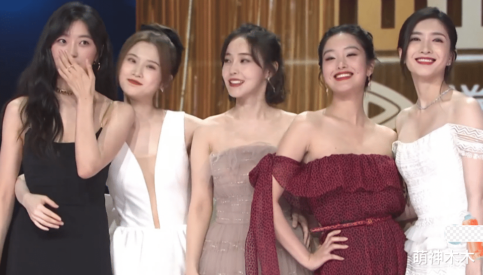 肖战|《欢乐颂》新五美首次公开亮相，闺蜜合照暴露真实关系，孙千尴尬