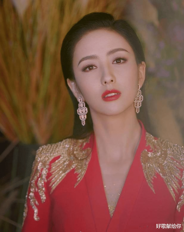 加纳|佟丽娅的“反击”,比想象中更“狠”