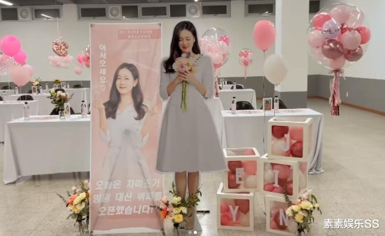 孙艺珍|孙艺珍请粉丝吃海鲜美食，深夜与应援车合影，感谢粉丝的陪伴