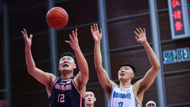 常智茹聊时尚|宏远新赛季全华班首发5虎 四国手领衔阿联打替补 后场实力CBA最强