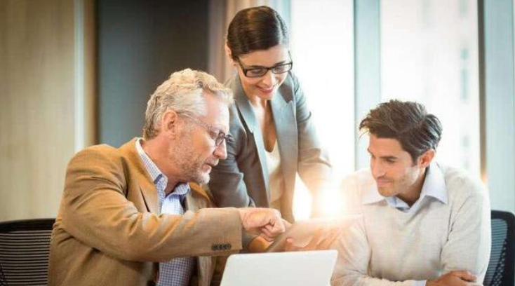 |职场中，和同事不谈及的事情，千万别犯傻