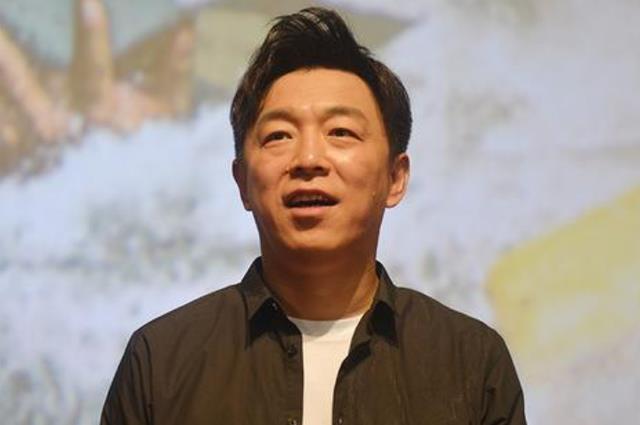 黄渤|看看黄渤的老婆，原来是大家都熟悉的她，怪不得不娶林志玲