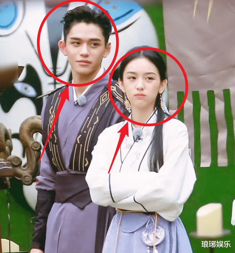 张韶涵|蔡徐坤抱着张韶涵的时候，手部位置引热议，真实素质一瞧便知