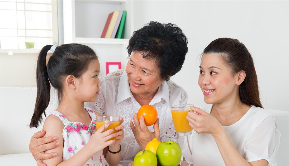 小雪妈妈育儿|家里四位老人，哪个对孩子最亲？很多人猜错，排第一的不是奶奶