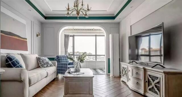 演绎|宽敞通透的大两居,墨绿色的装扮,演绎出不一样的格调!