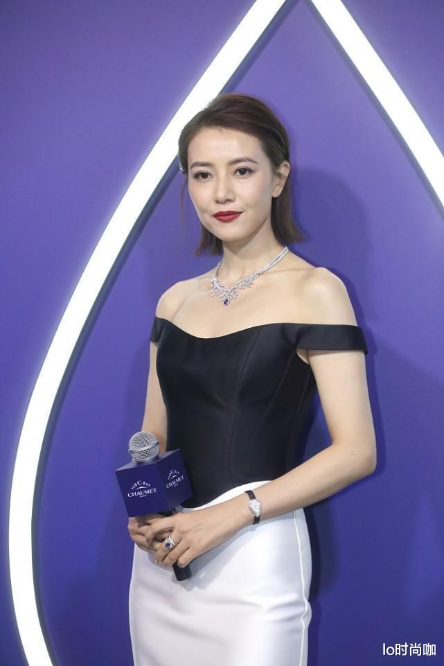 一字肩|高圆圆短发造型有“女总裁”范，气场太强，但妆容有点显老