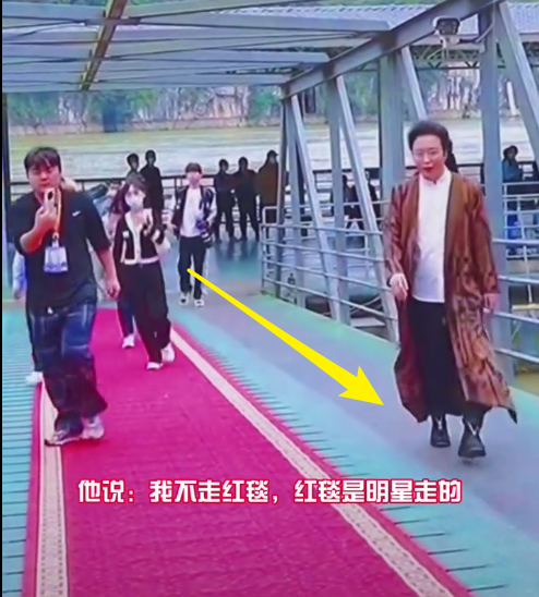 撒贝宁|从乞丐到赤伶,誓不为明星的李玉刚,凭什么得到人民日报的肯定?