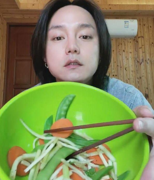 尹正|尹正晒减脂一日三餐，引来千万网友围观，网友：吃的脸都要绿了