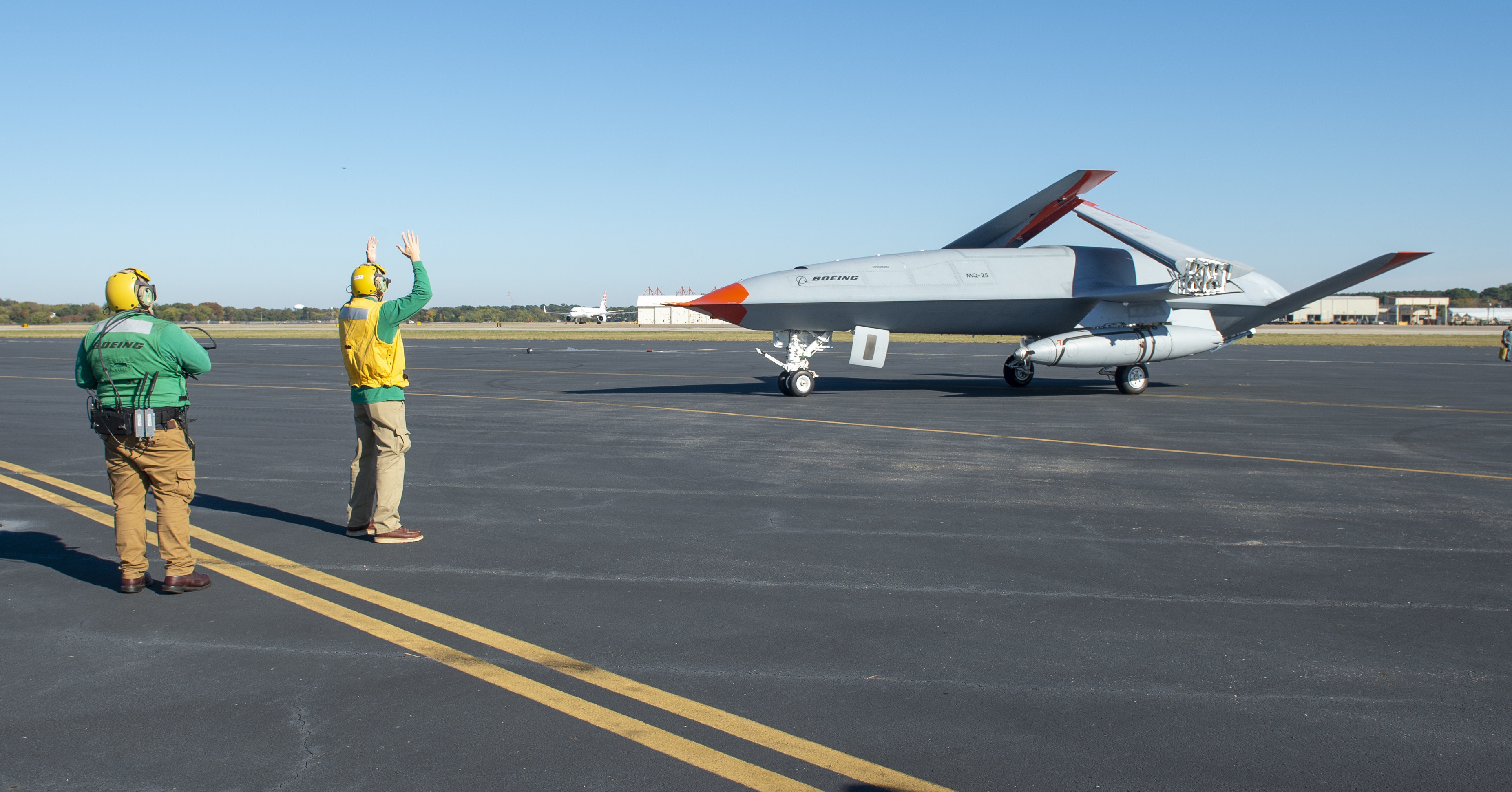 飞行员|历史一刻将上演！MQ-25将登航母，此前已成功为三型战机空中加油