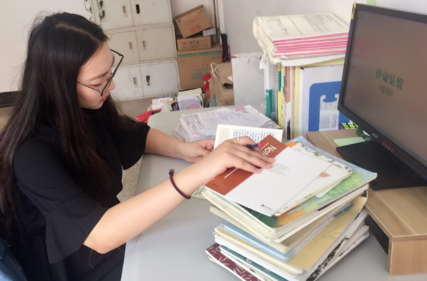 教师|中小学招聘教师门槛一提再提，师范生进退两难，考编成了“奢望”