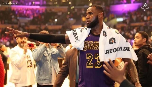 勒布朗·詹姆斯|曝!湖人正考虑送走詹姆斯,或和76人完成交易,西蒙斯成重要筹码